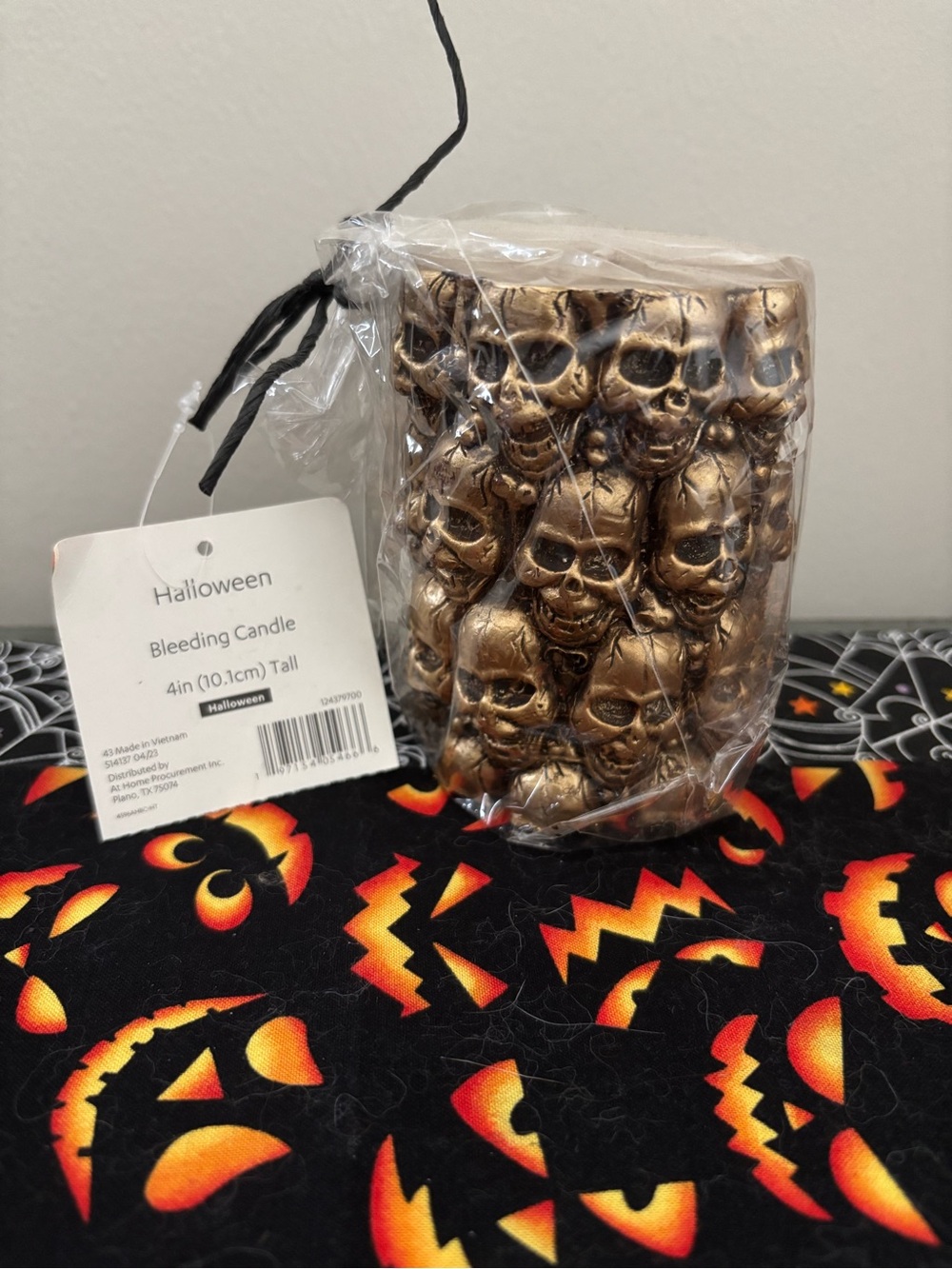 Bleeding Skull Candle - Metallic Gold - Picture 2 of 4